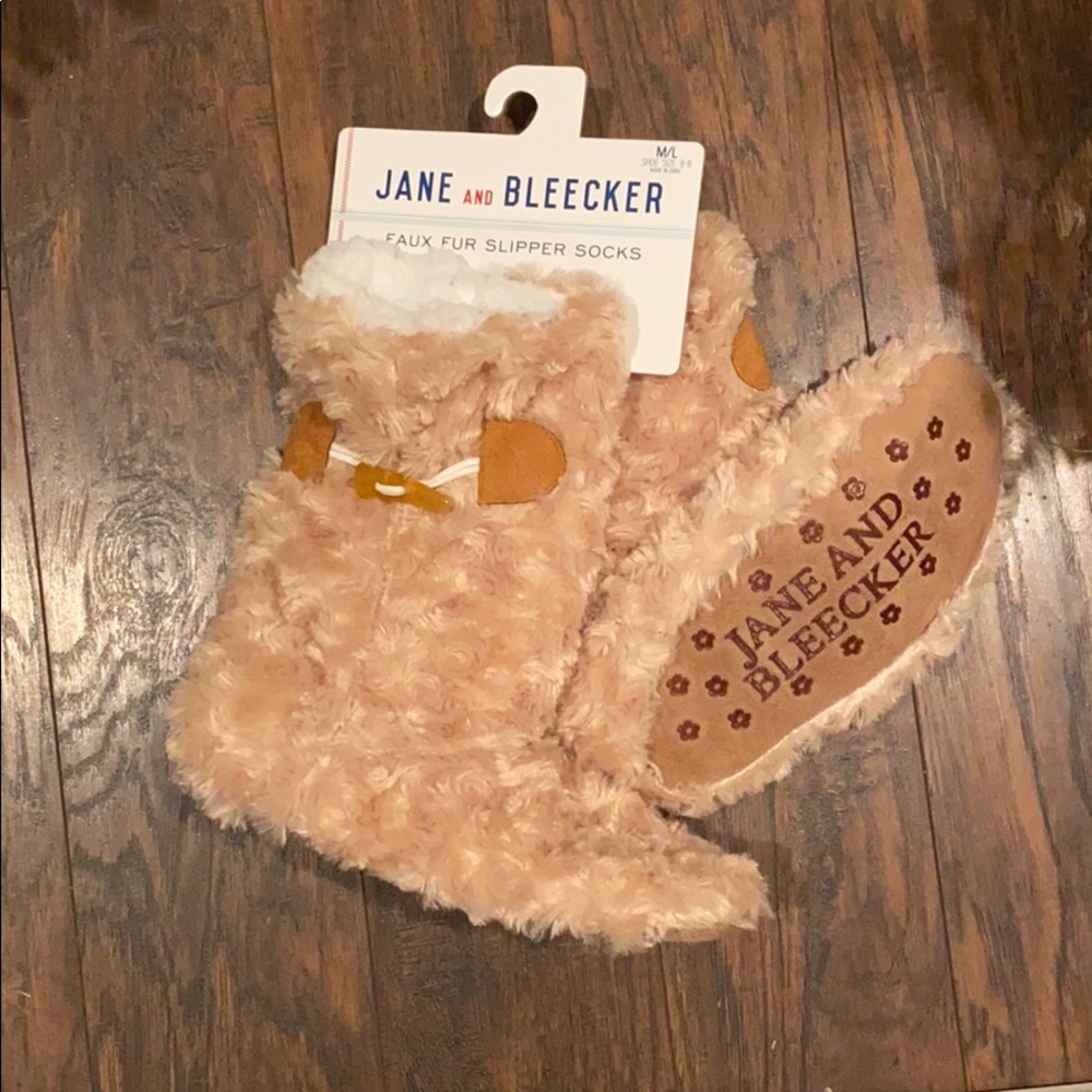 Jane and Bleecker Faux Fur Slipper Socks Sz. 8/9
